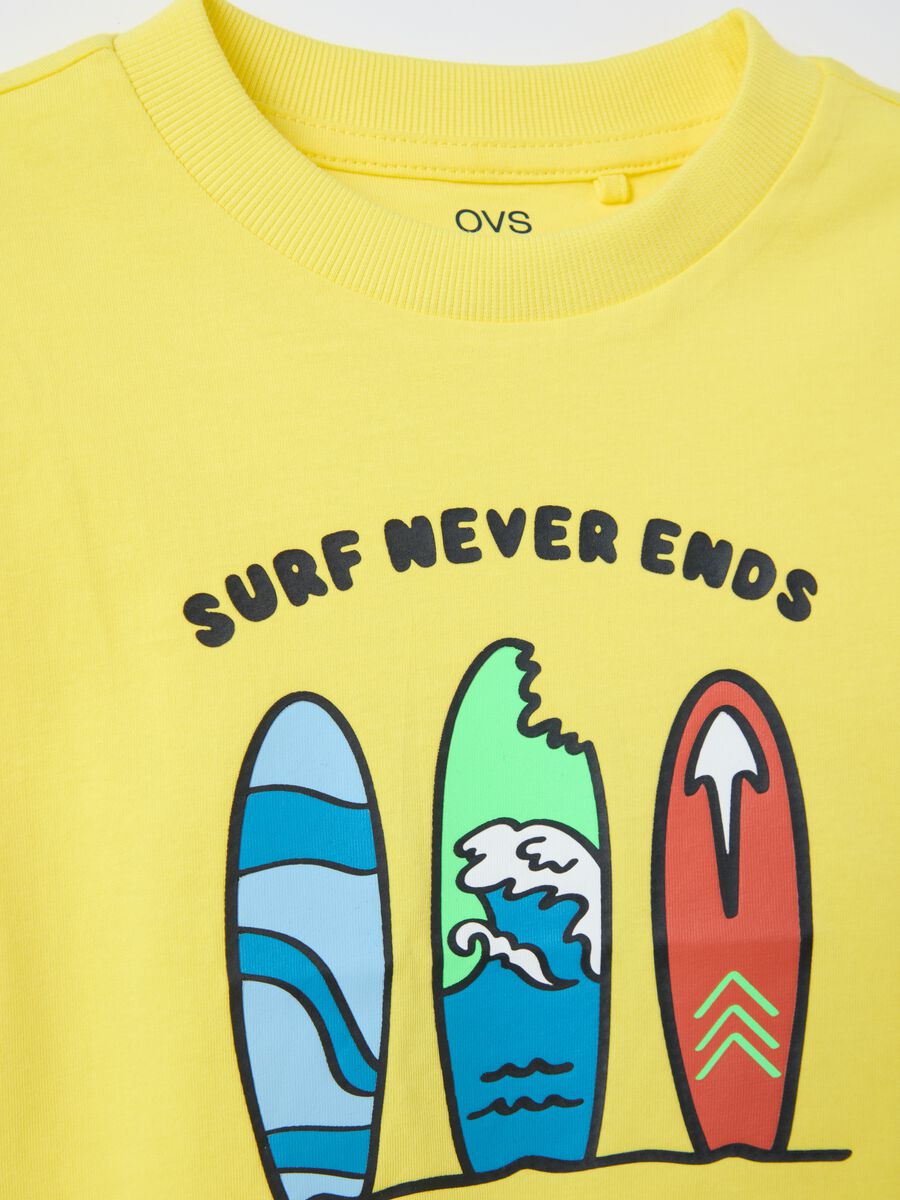 Yellow cotton T-shirt with "Surf Never Ends" print_2