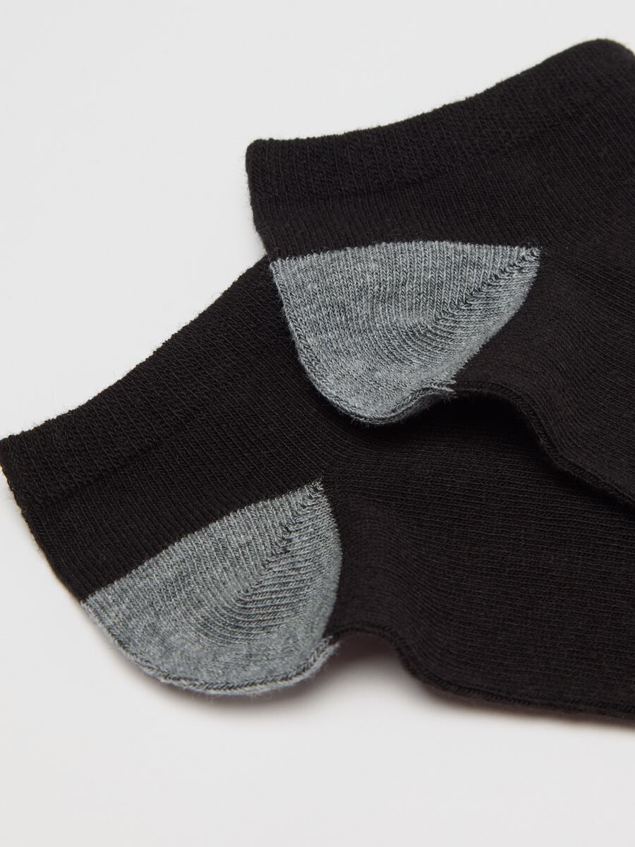 Three-pair pack black sports socks with striped details_1