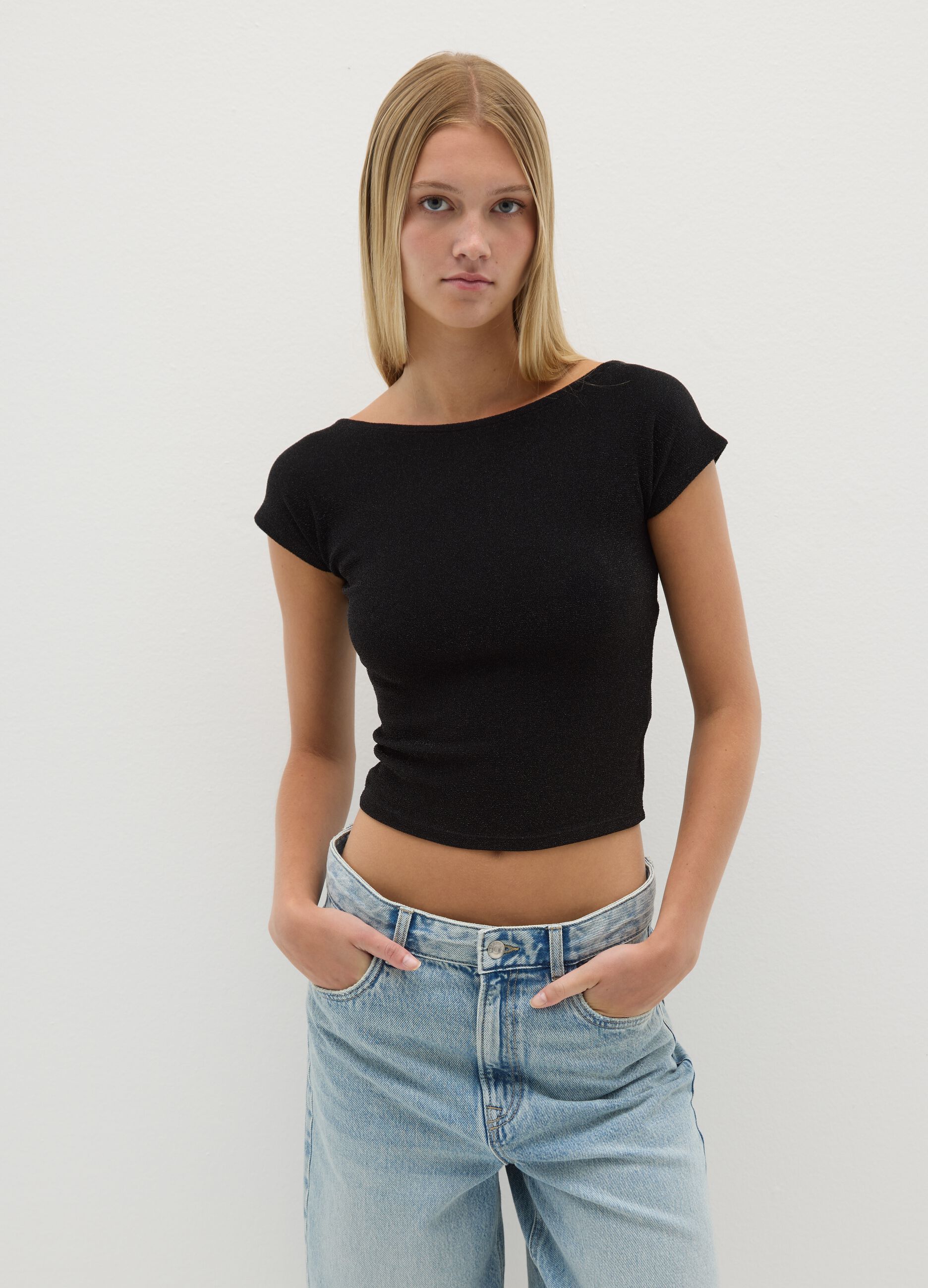 Women's black fitted top in viscose blend