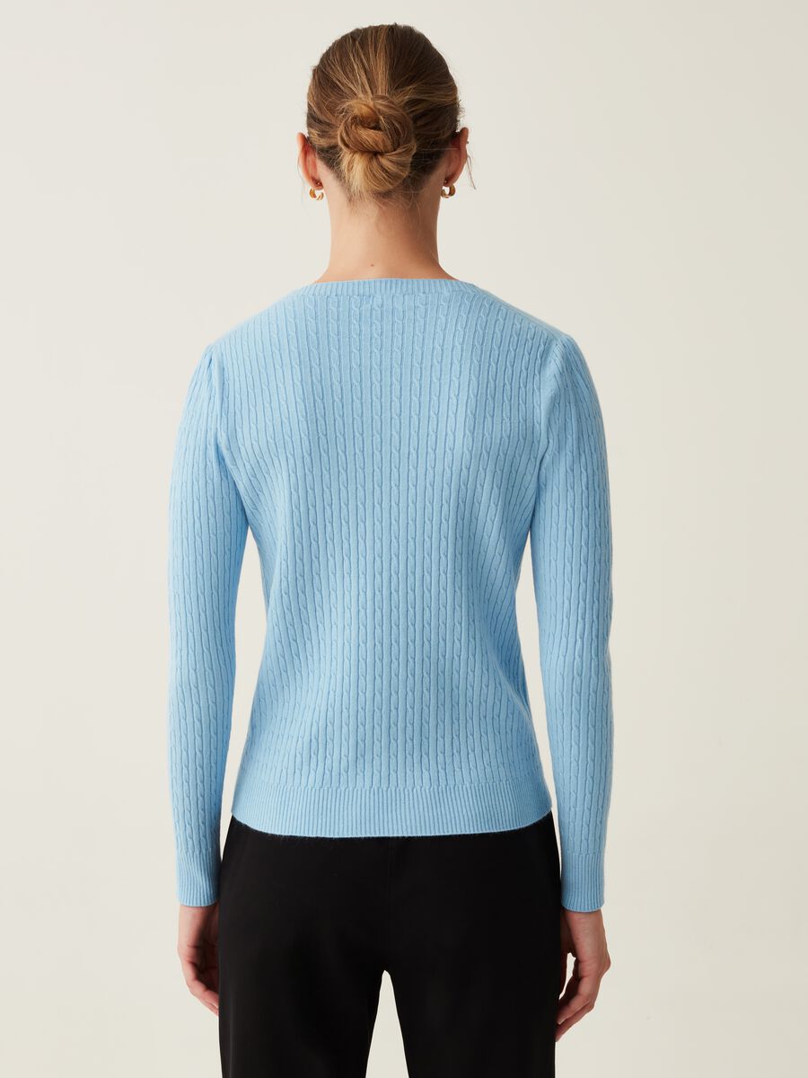 Pullover con lavorazione a trecce_2