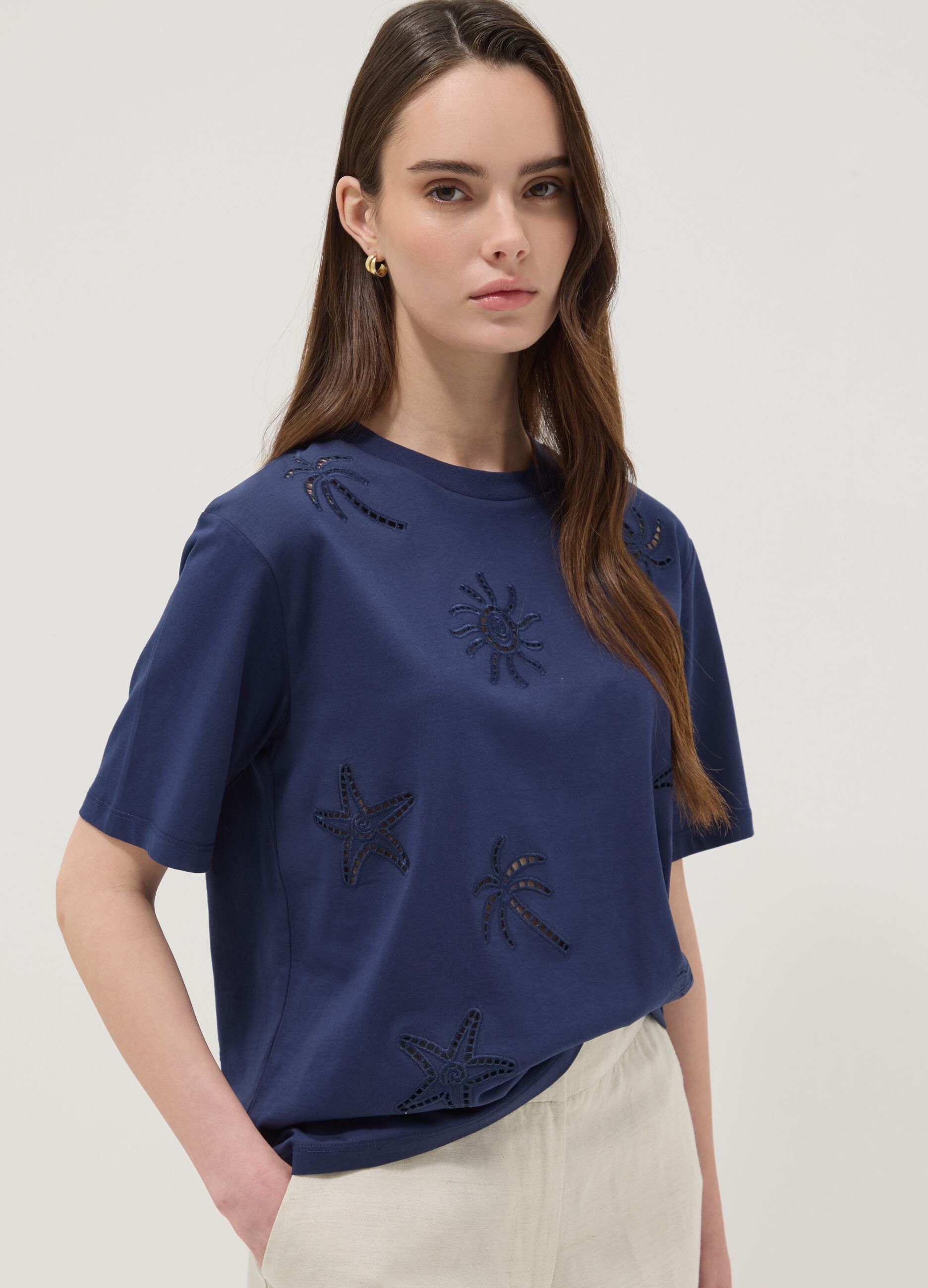 Blue pure cotton T-shirt with openwork embroidery, regular fit
