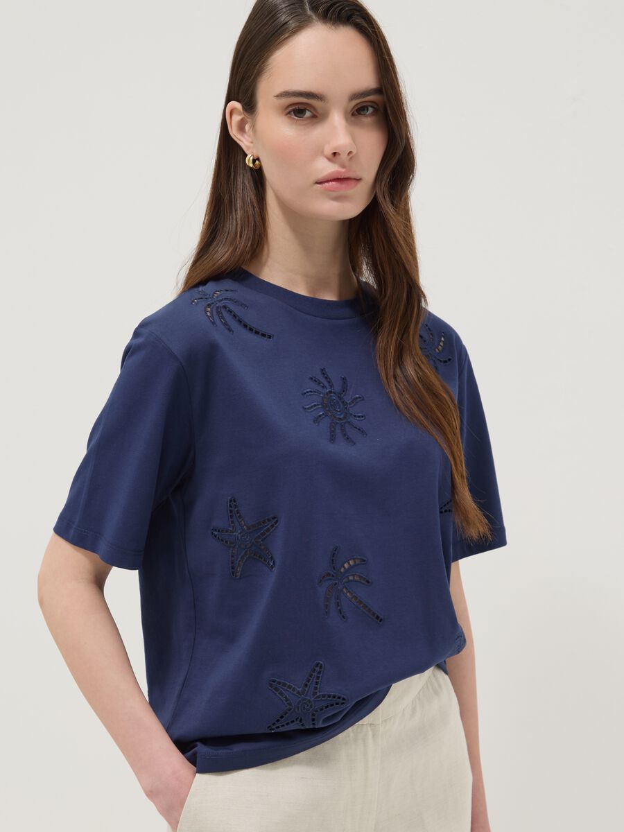 Blue pure cotton T-shirt with openwork embroidery, regular fit_1