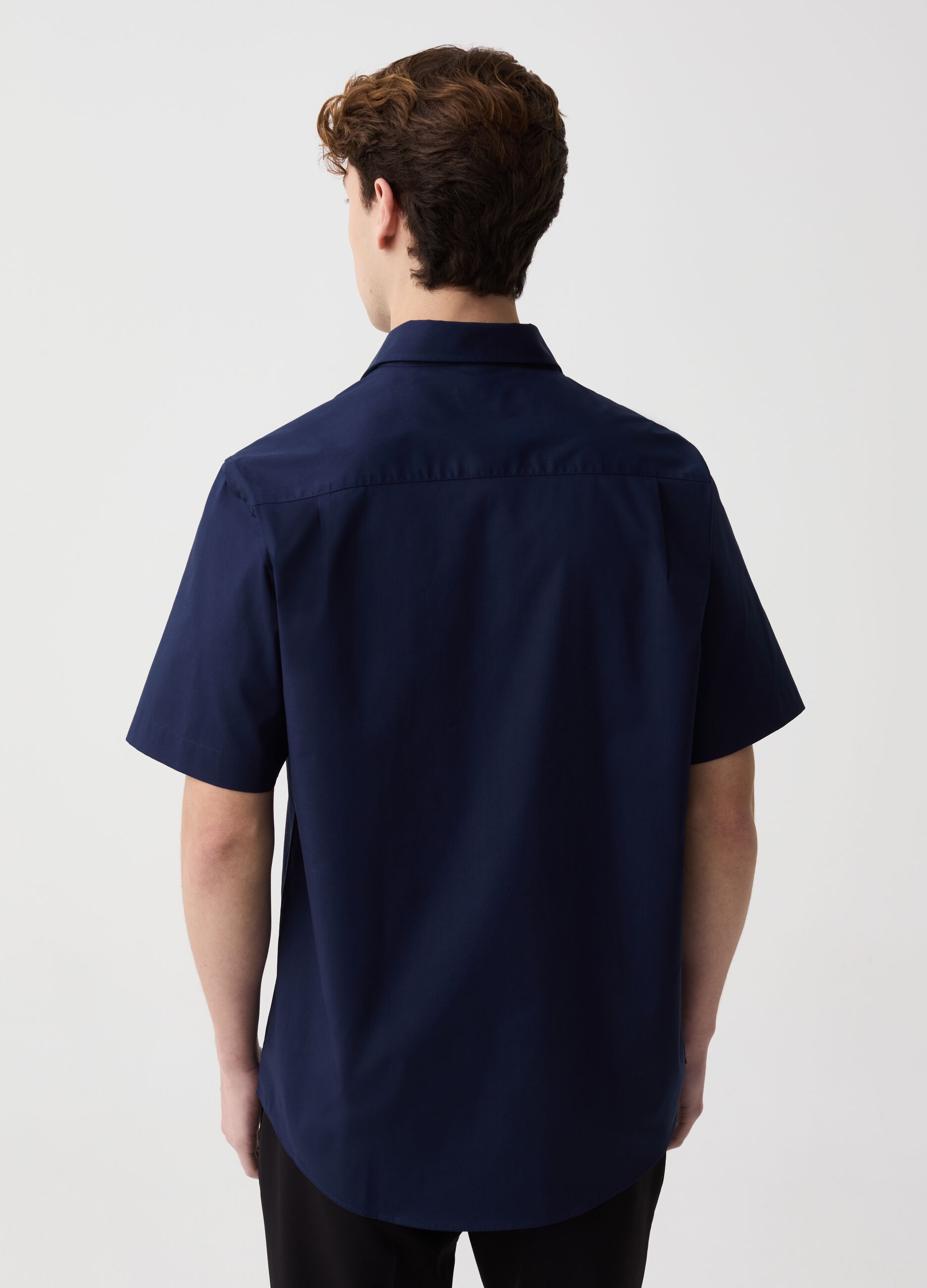 Short-sleeved regular-fit shirt with pocket