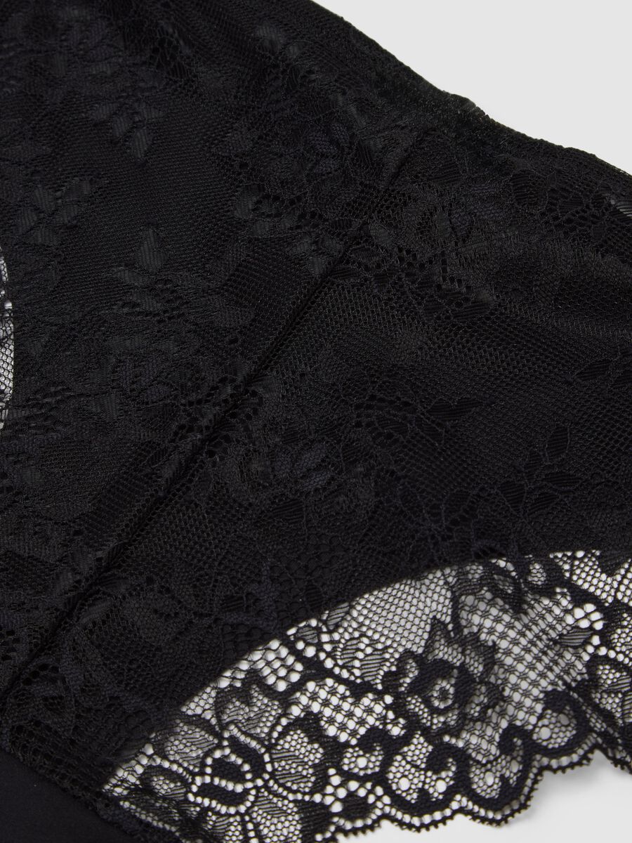 Black regular fit briefs with lace details_1