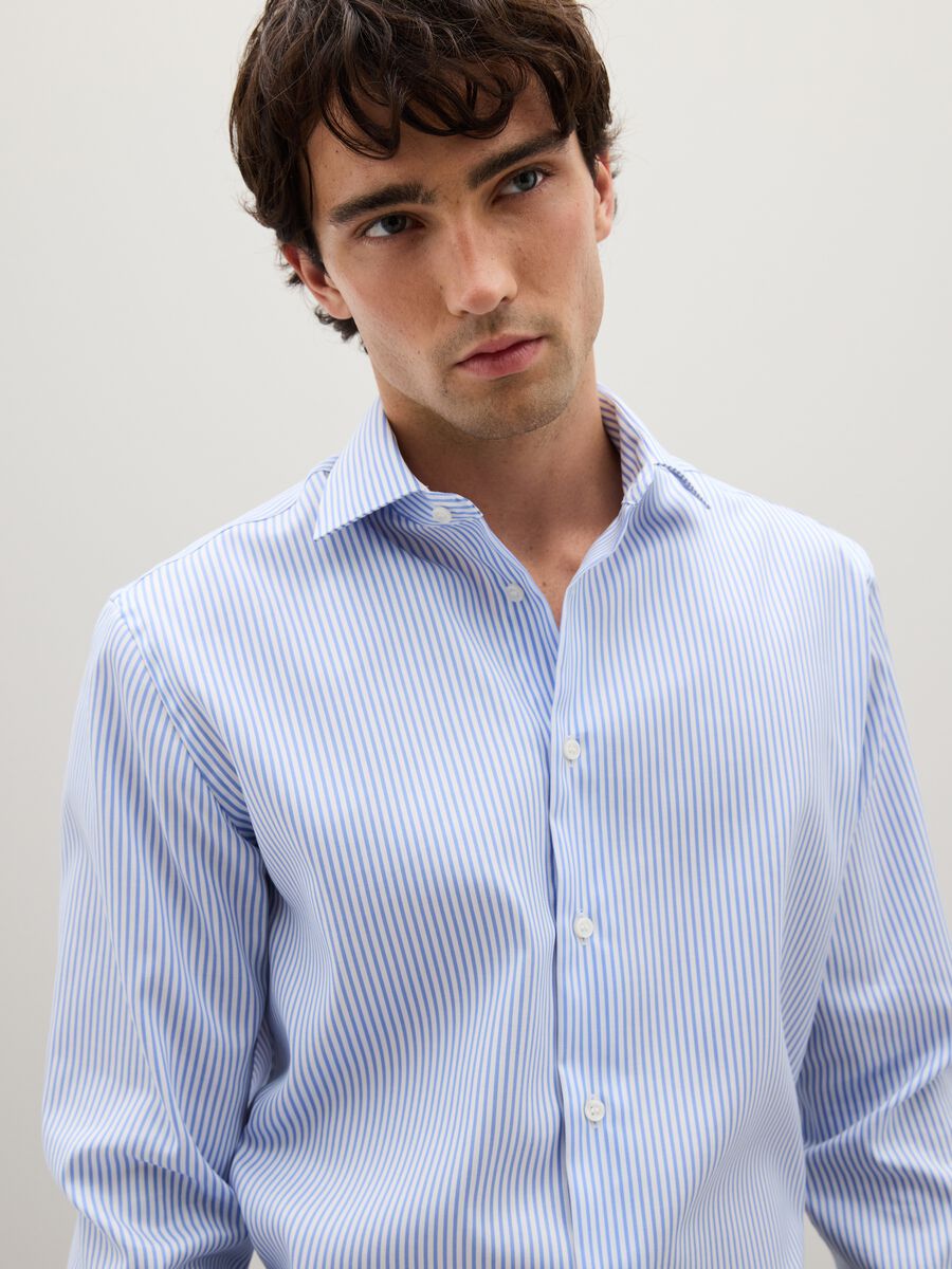 Camicia in puro cotone blu a righe regular fit_1