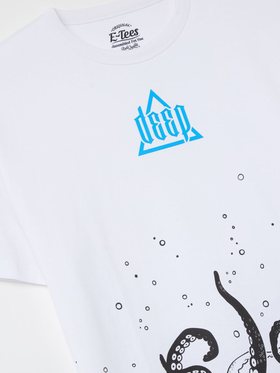 White T-shirt with short sleeves and print_5