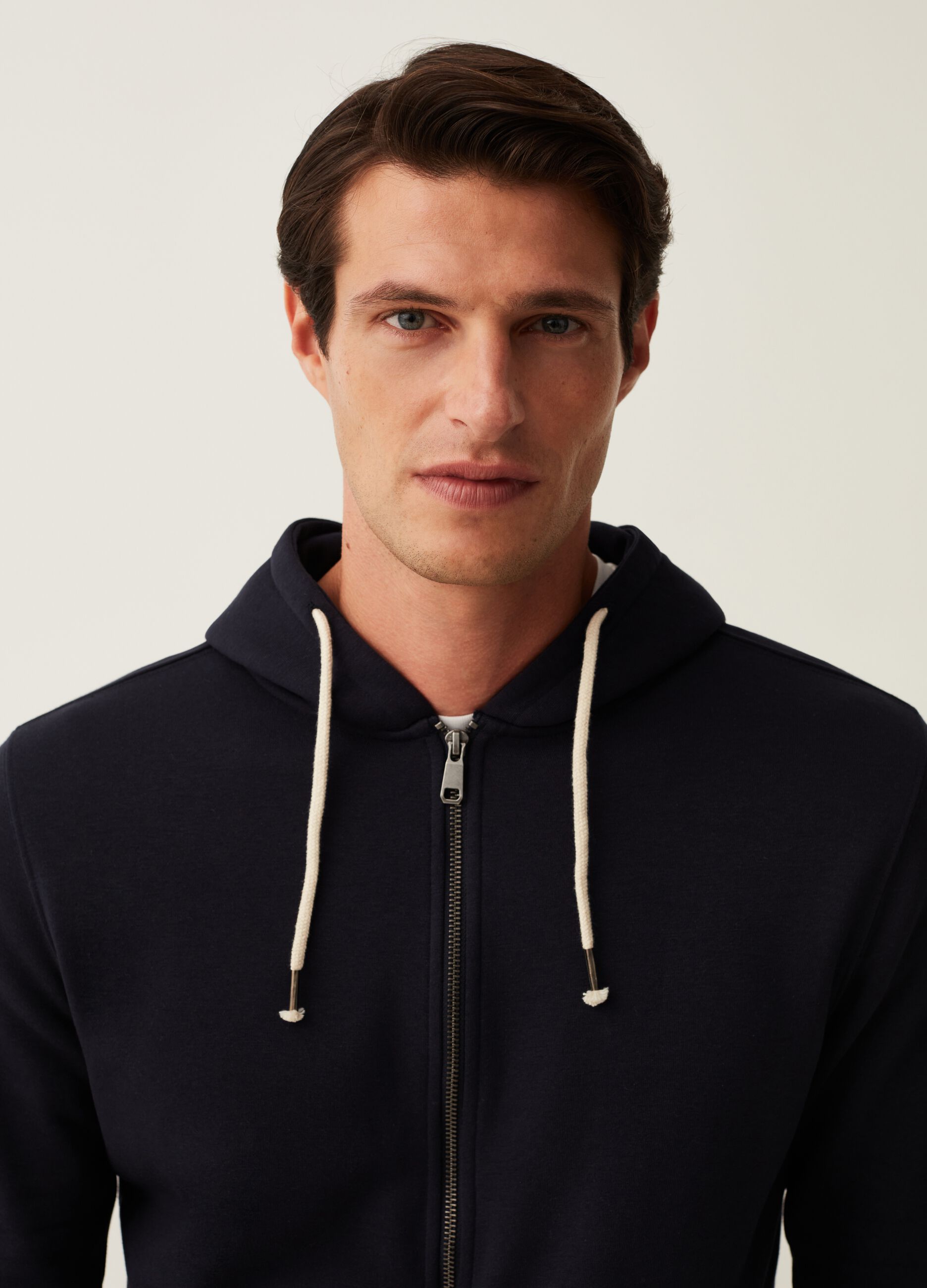 Full-zip in felpa con cappuccio_3