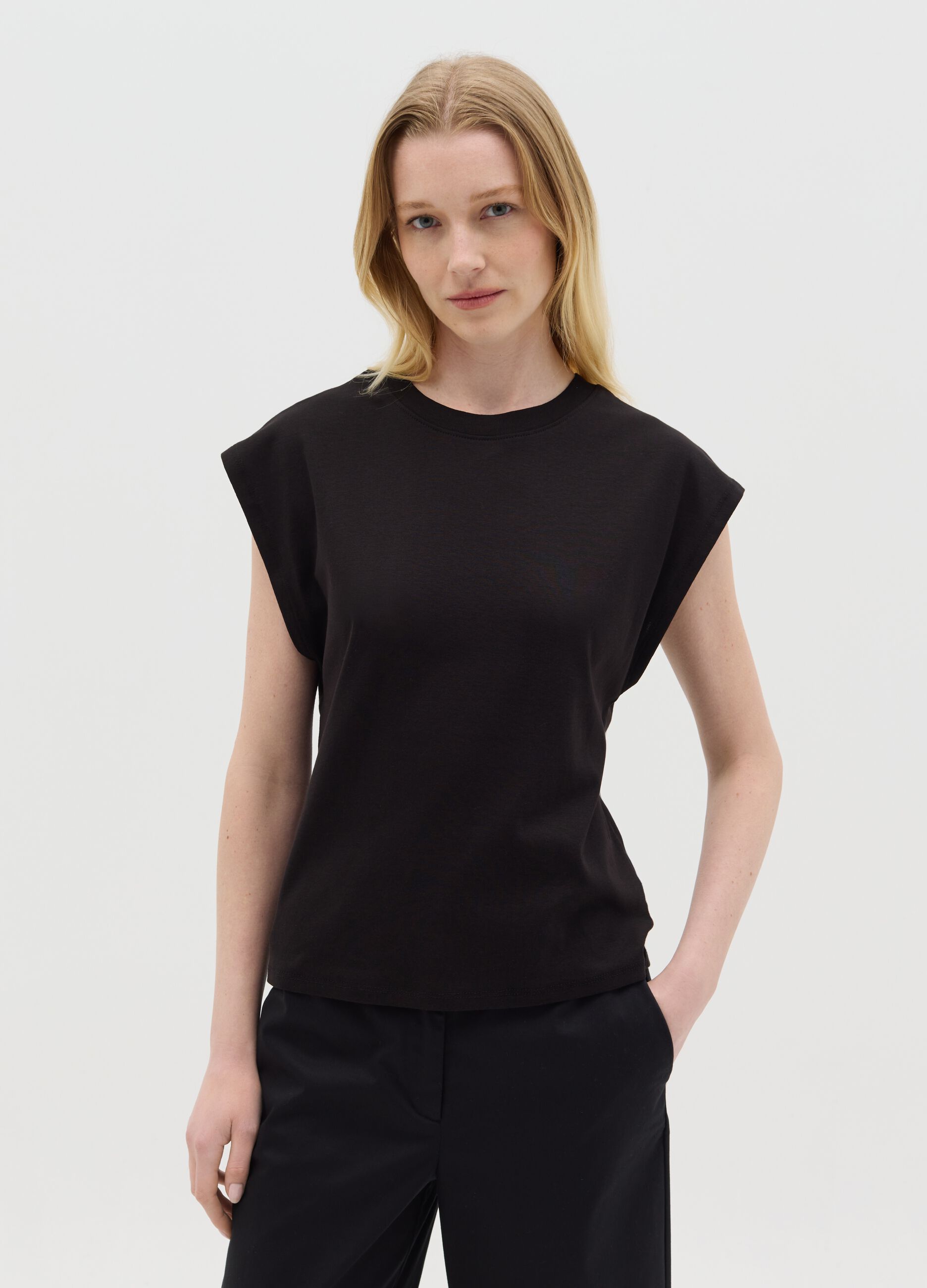 T-shirt with kimono sleeves