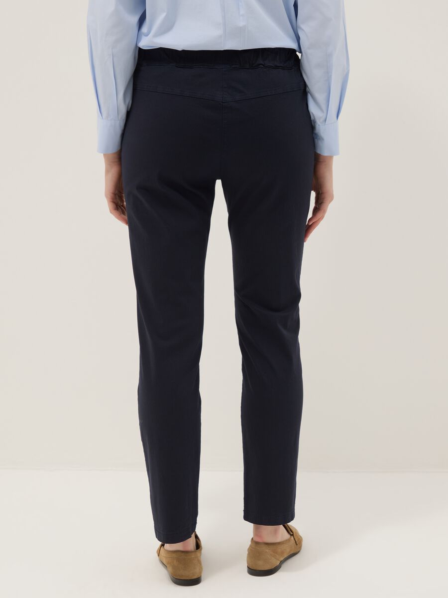 Pantaloni blu in cotone elasticizzato con coulisse_2