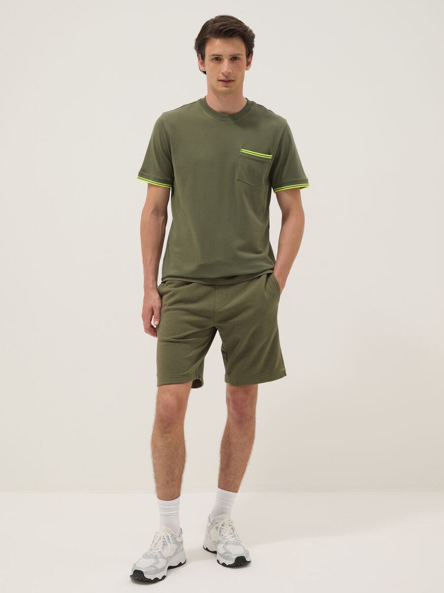 Green stretch cotton T-shirt with chest pocket_1