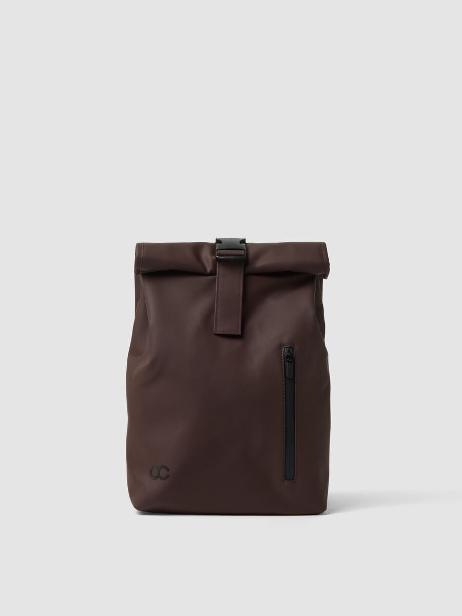 Zaino marrone con chiusura roll-top e zip frontale_0