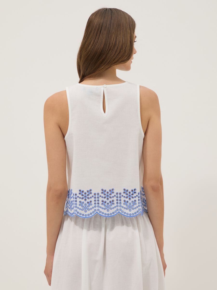 White cotton and linen blend top with embroidery_3