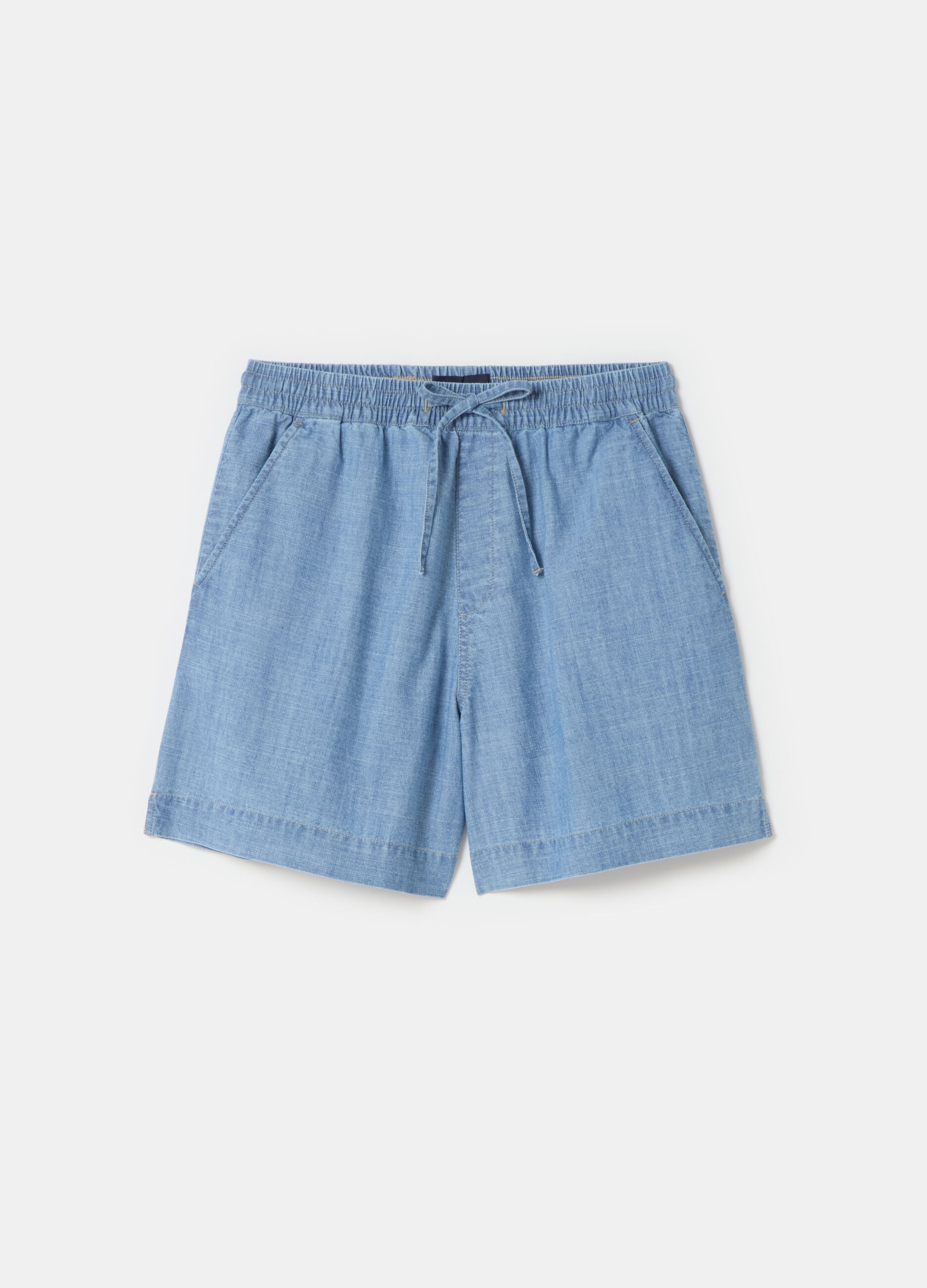 Shorts in denim fluido con tasche