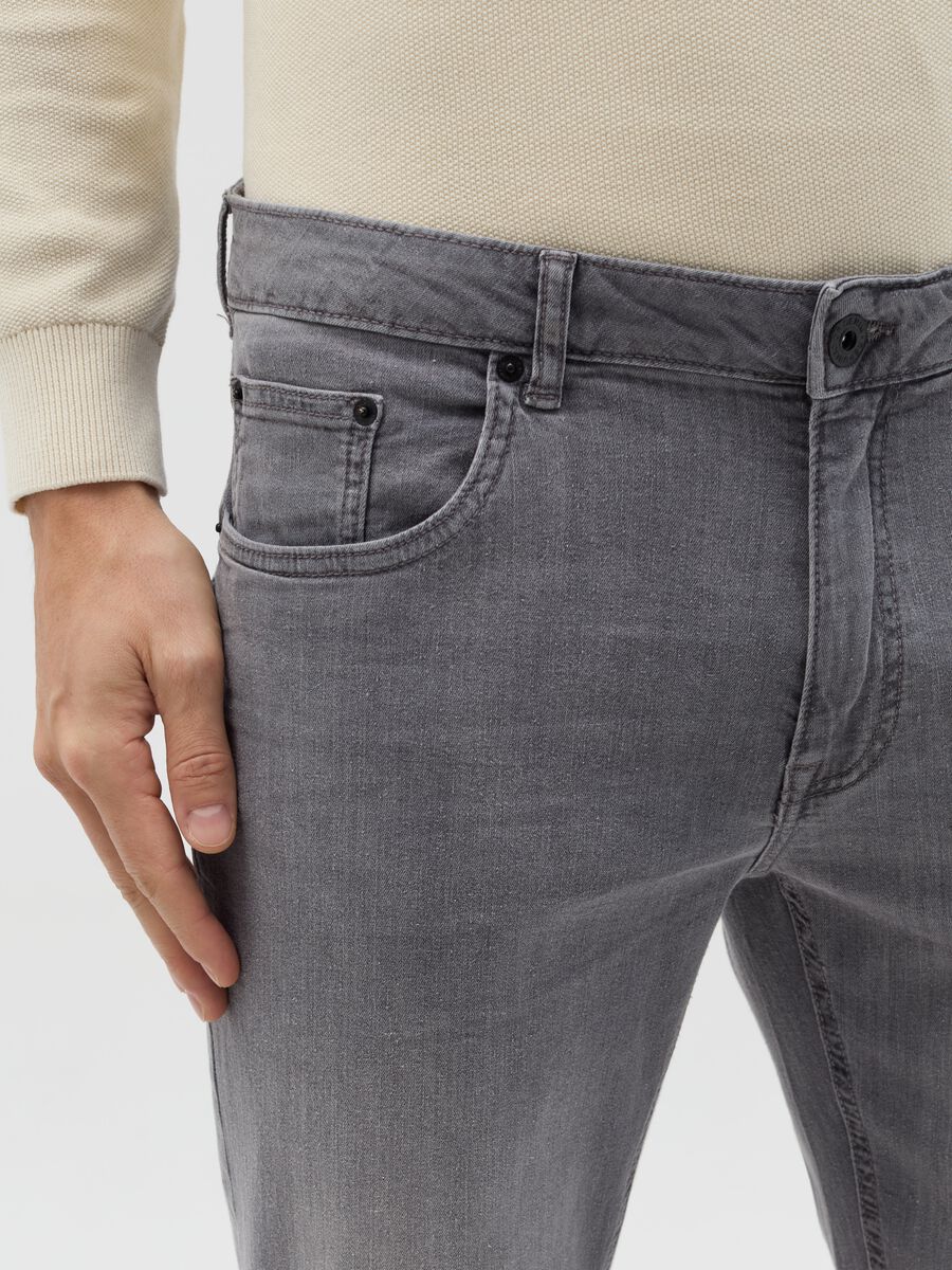 Slim-fit jeans with five pockets_2