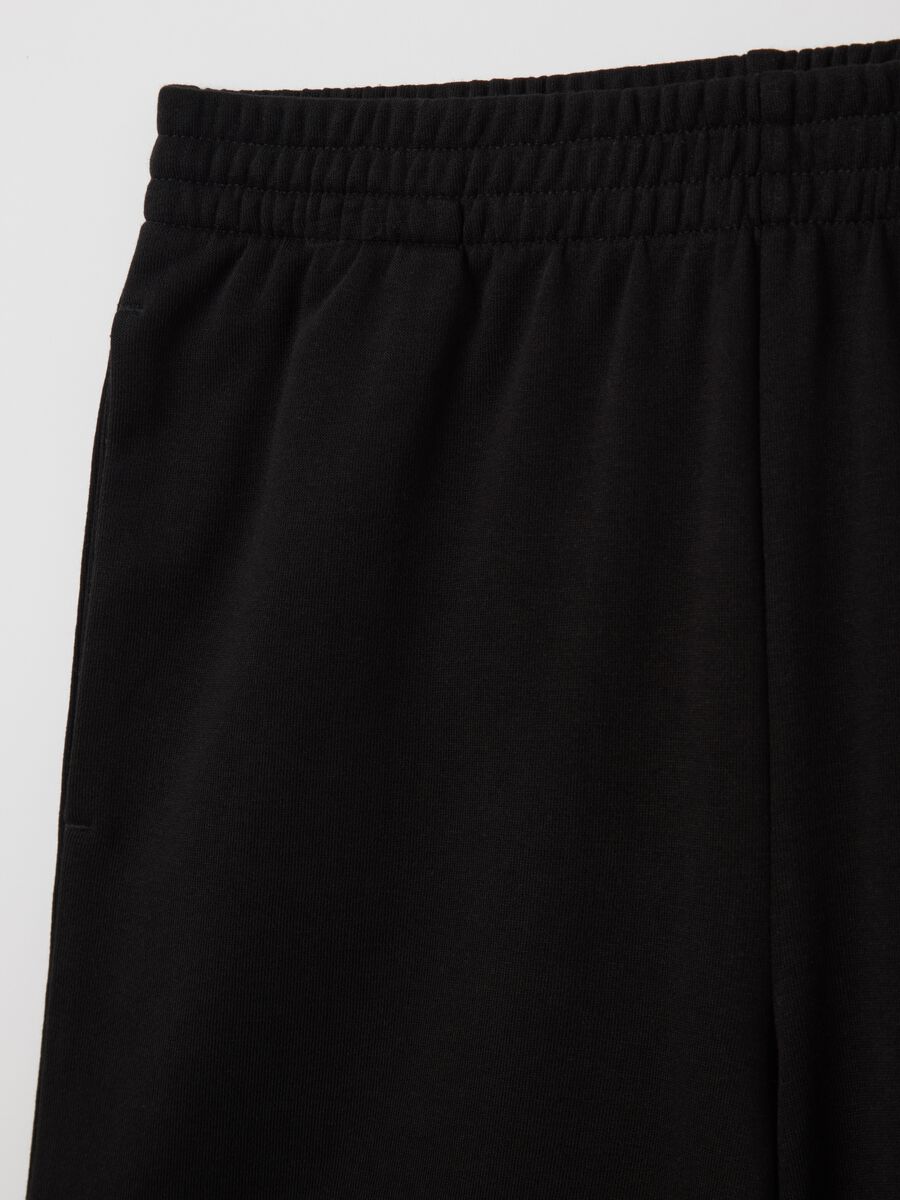 Black Bermuda shorts in French terry with elasticated waist_5