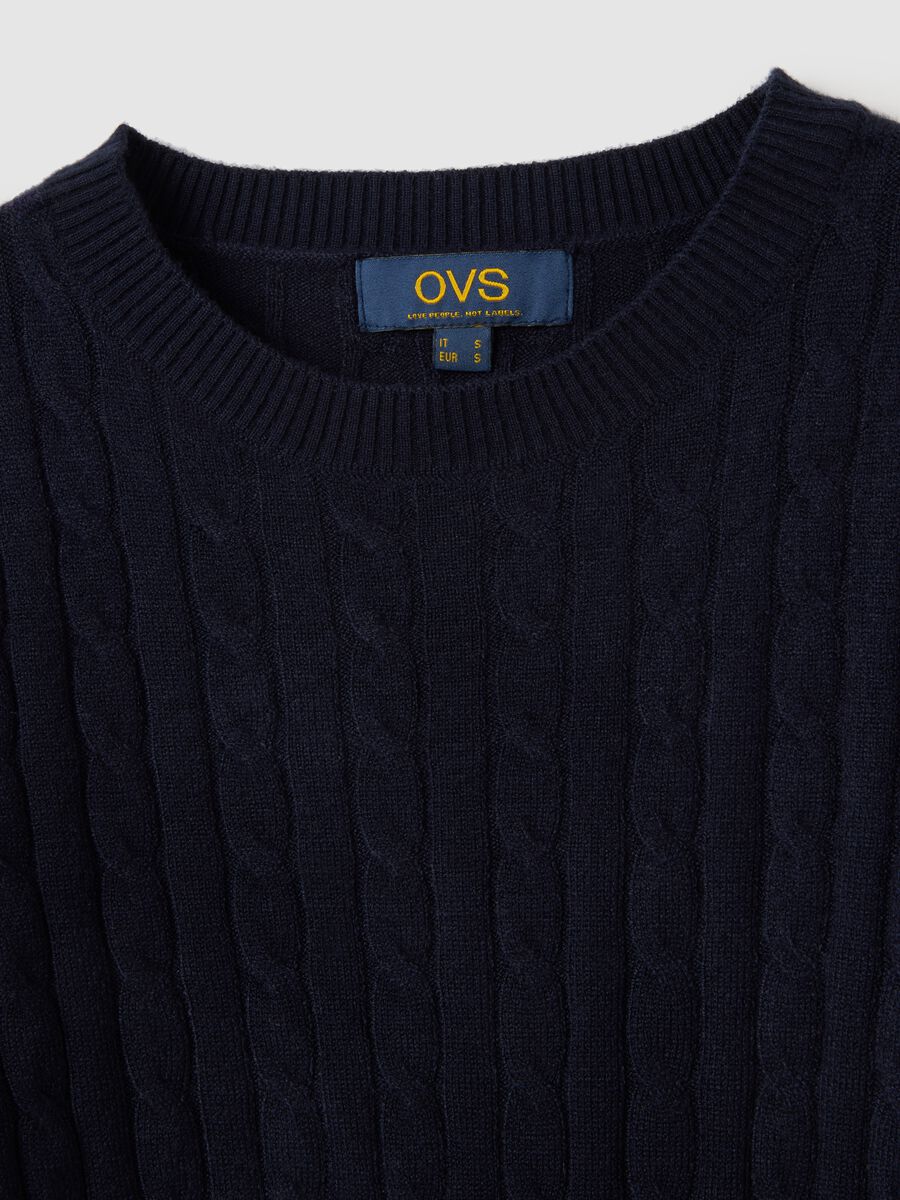 Pullover blu con collo rotondo_1