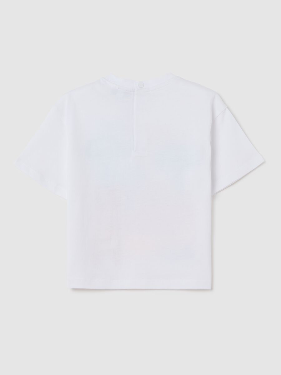 White short-sleeve t-shirt with giraffe print_1