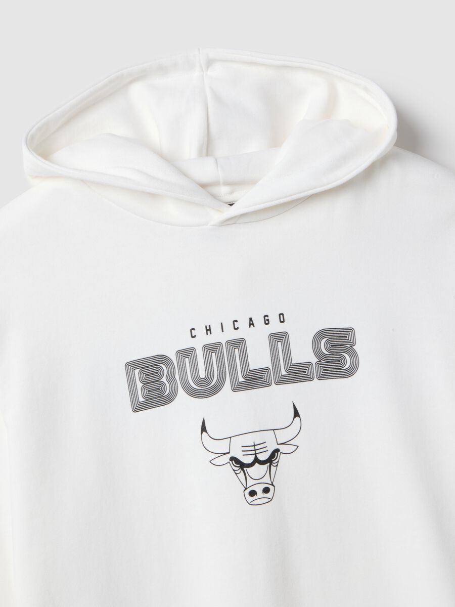 White cotton blend regular fit hoodie with Chicago Bulls logo_5