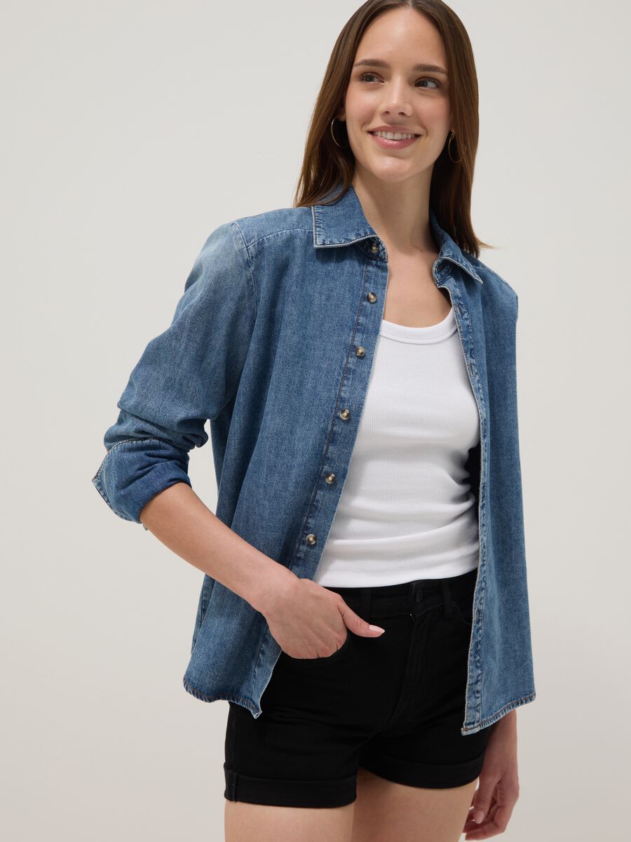 Shorts neri in denim di cotone elasticizzato_0