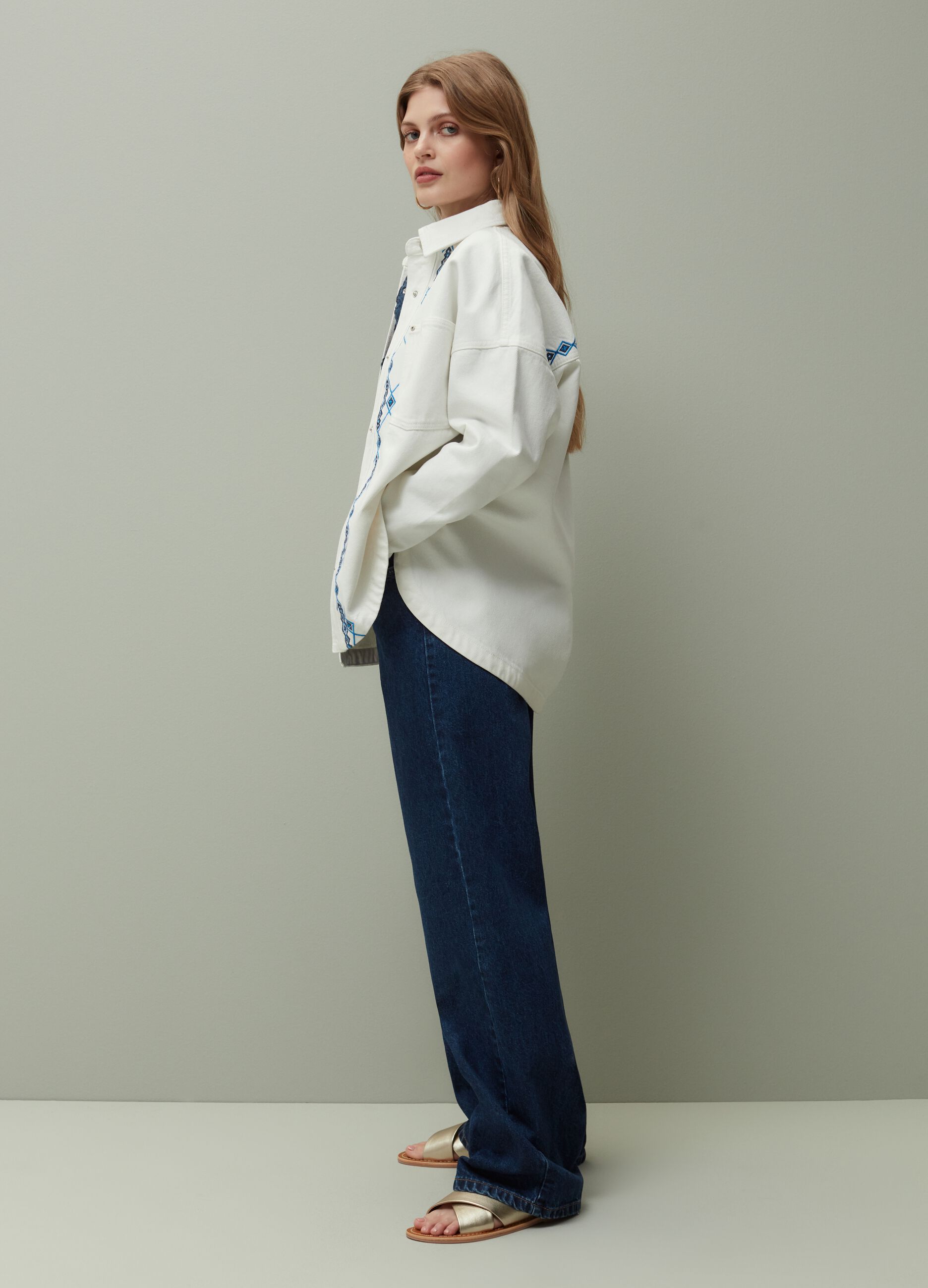 Shacket oversize in denim con ricami etnici_3