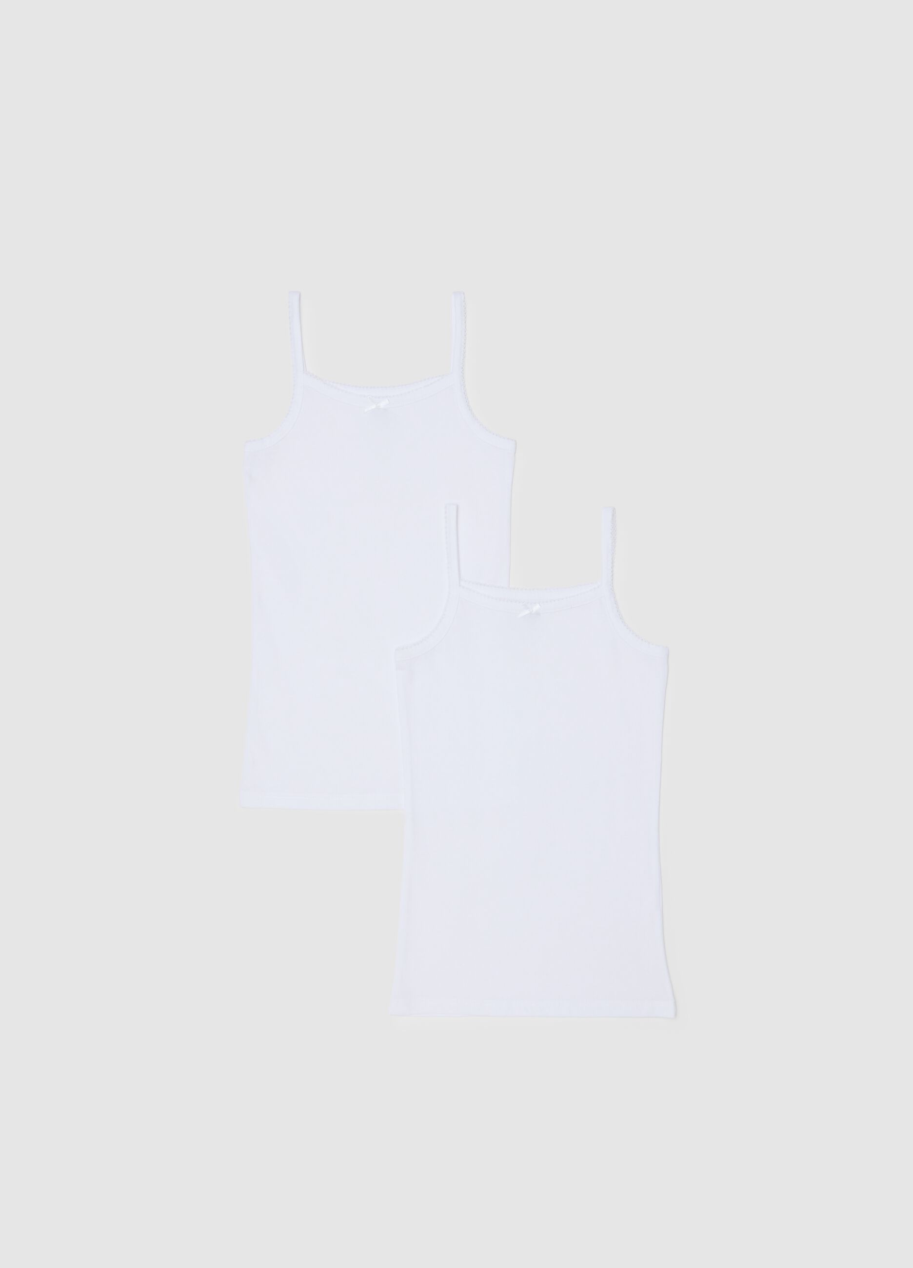 Pack of white girl's vests in pure cotton regular fit