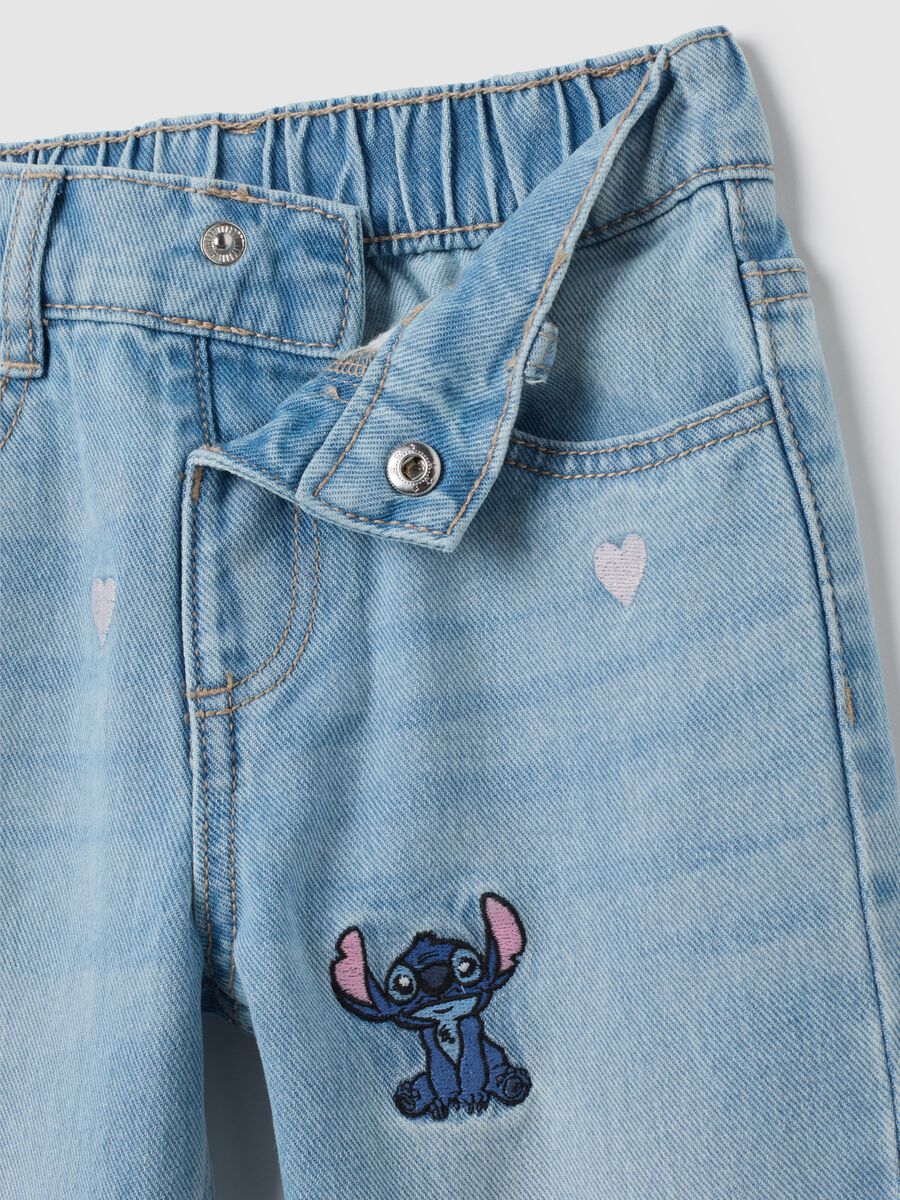 Jeans da bambina in puro cotone azzurri regular fit con ricami Disney_3