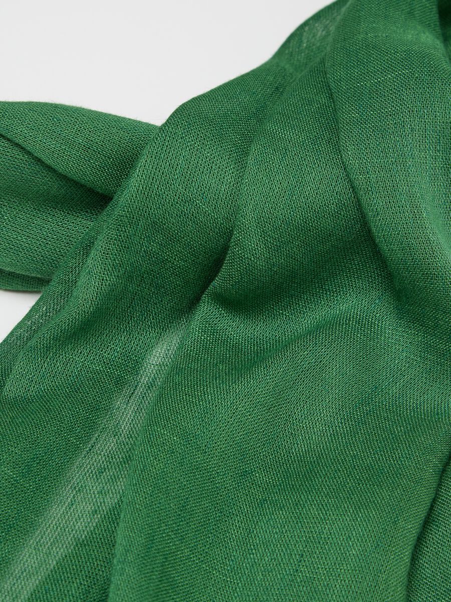 Green scarf with tassels_1