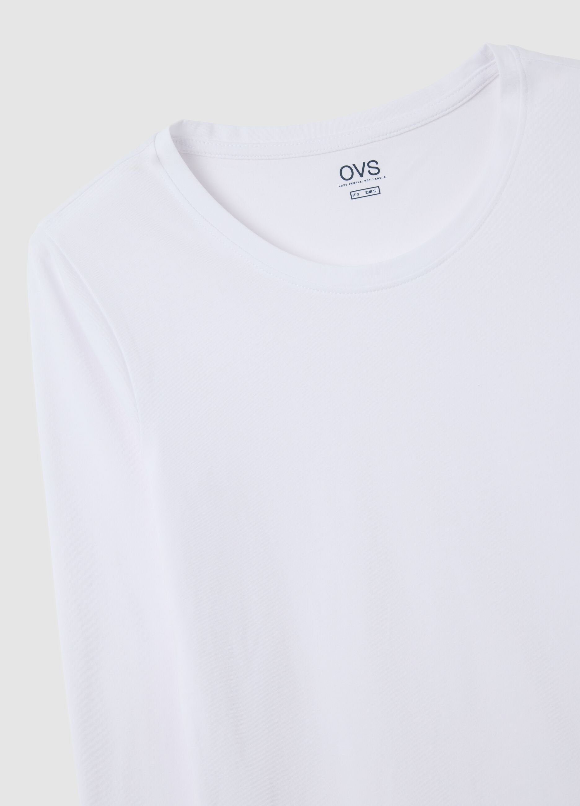 Maglia bianca elasticizzata a maniche lunghe