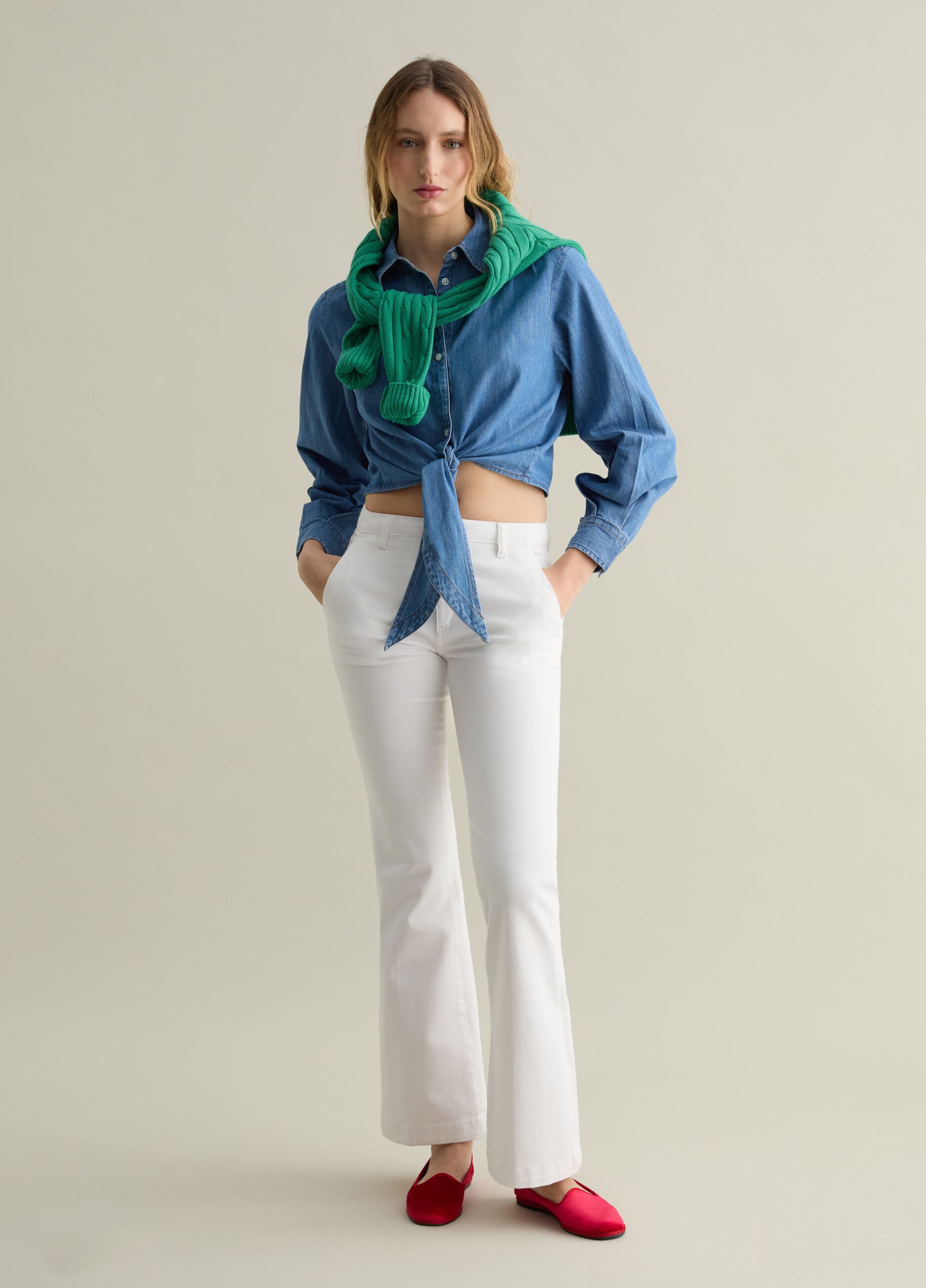 Camicia in denim blu con nodo