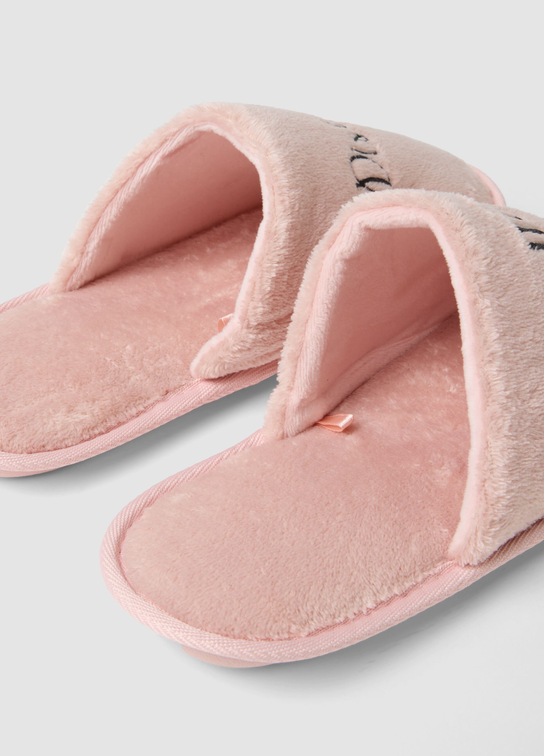 Pantofole rosa da casa morbide aperte sul tallone