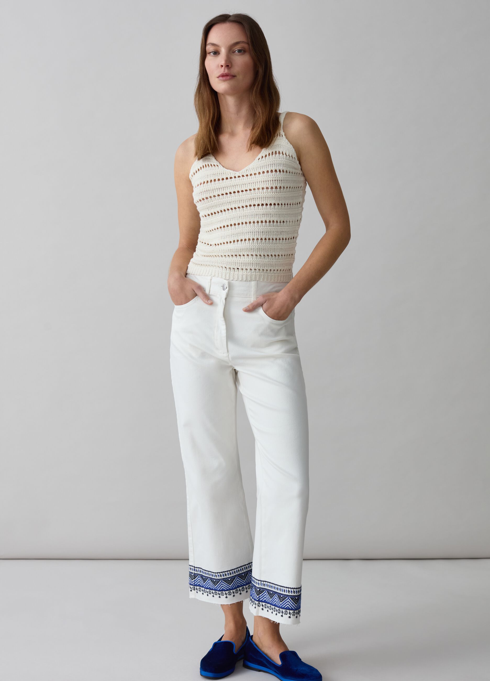 Jeans wide leg con ricami etnici
