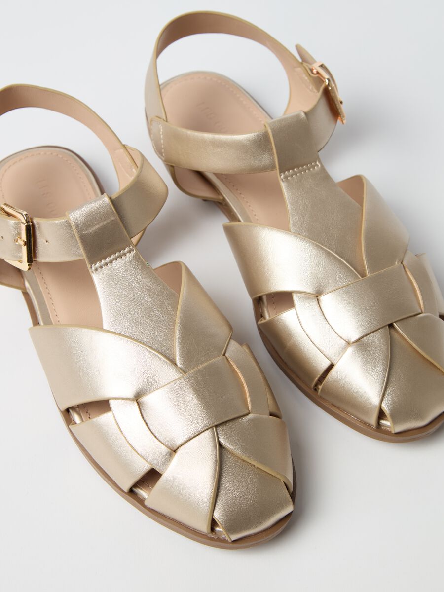 Flat sandals with round toe_0
