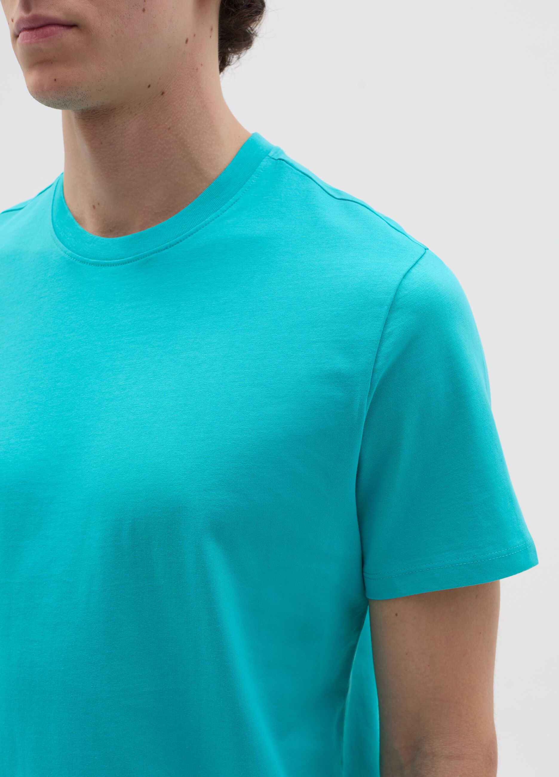 T-shirt in cotone bio con scollo rotondo 
