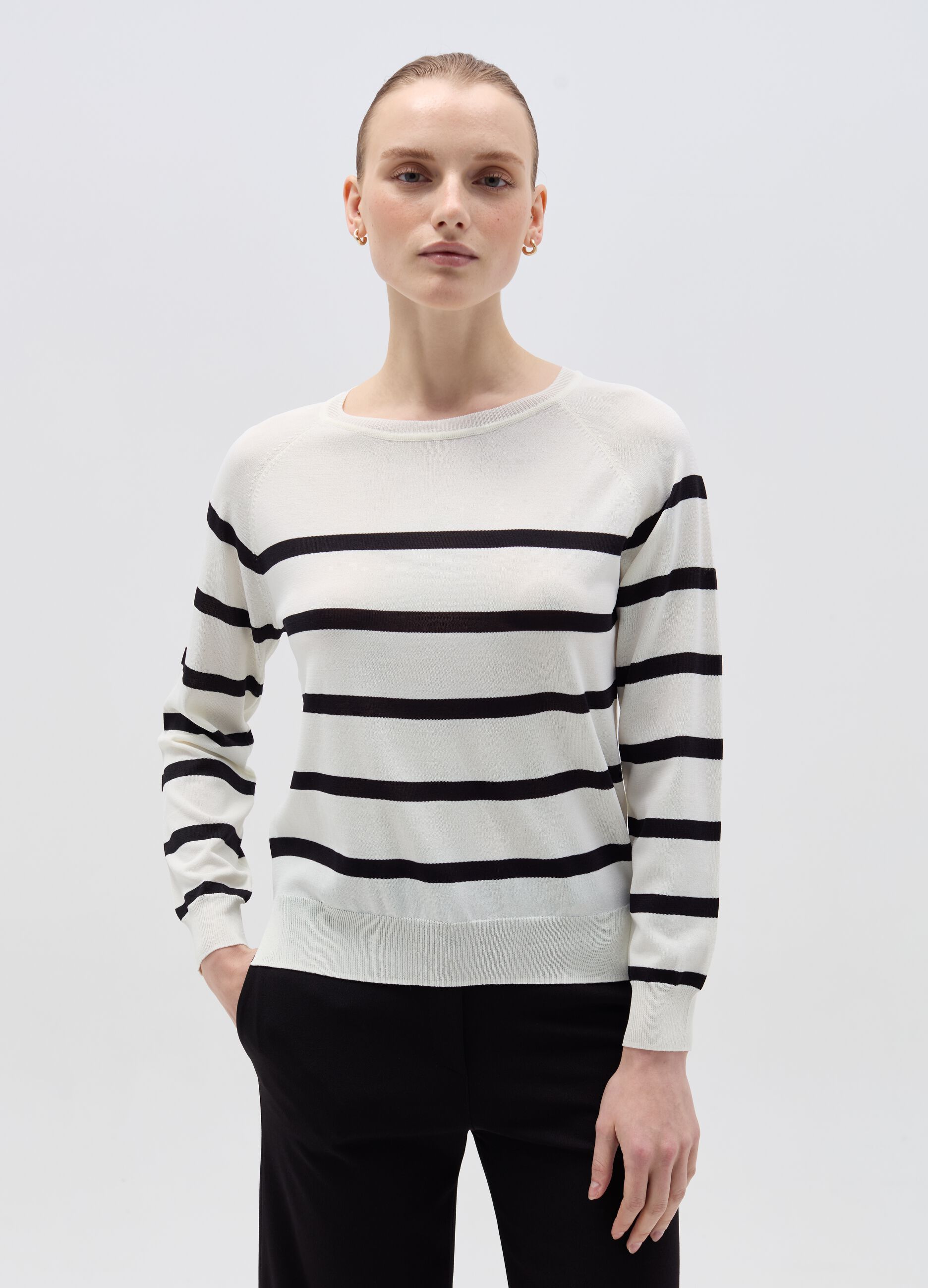 Maglia a righe con maniche lunghe raglan