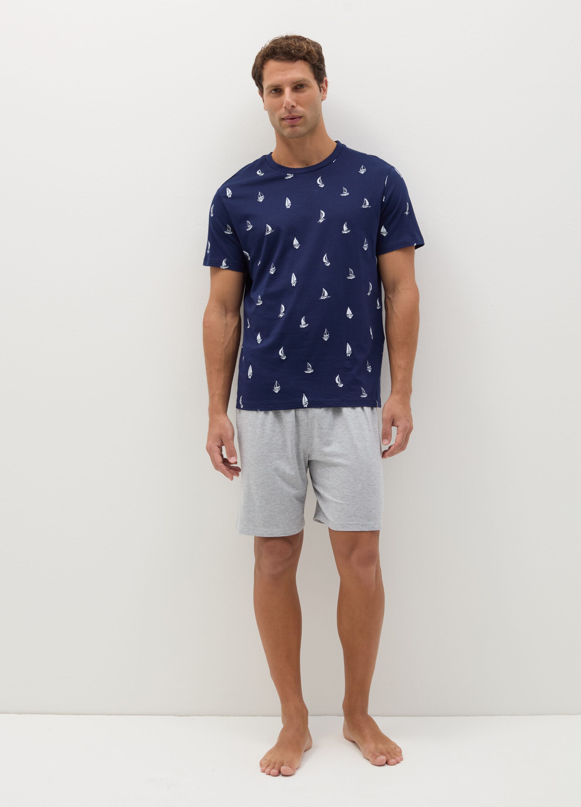 Short pyjamas in cotton with sail boats print