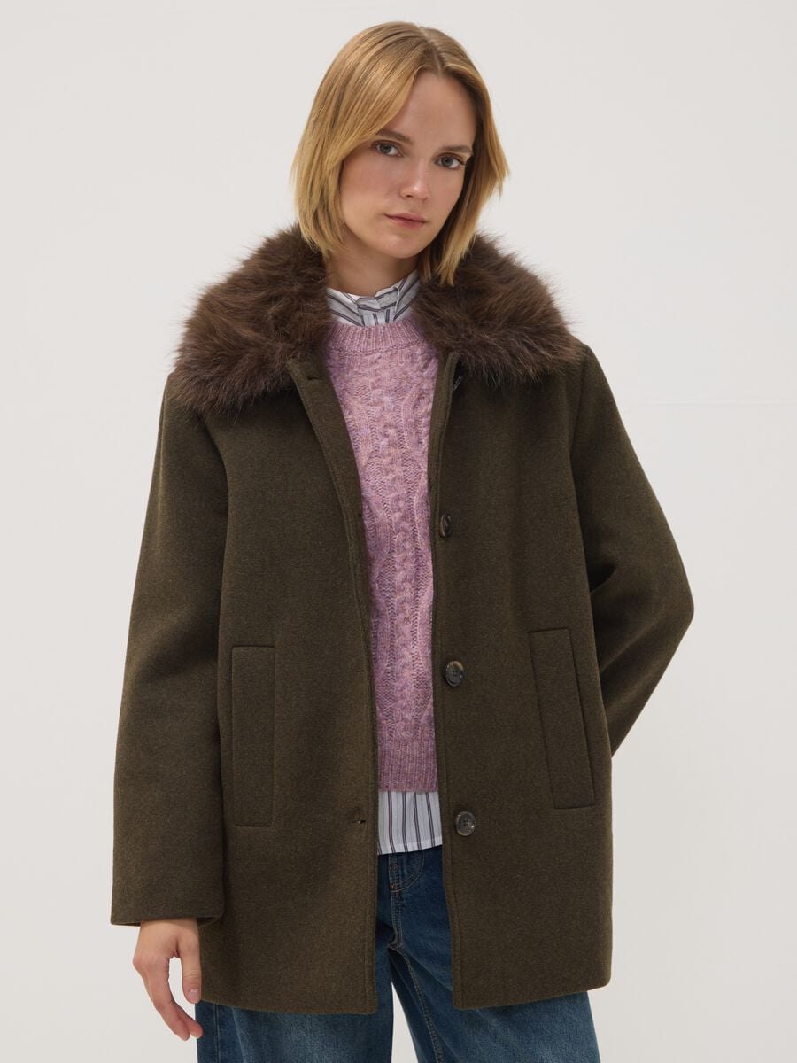 Cappotto marrone in misto lana e viscosa con collo in pelliccia_1