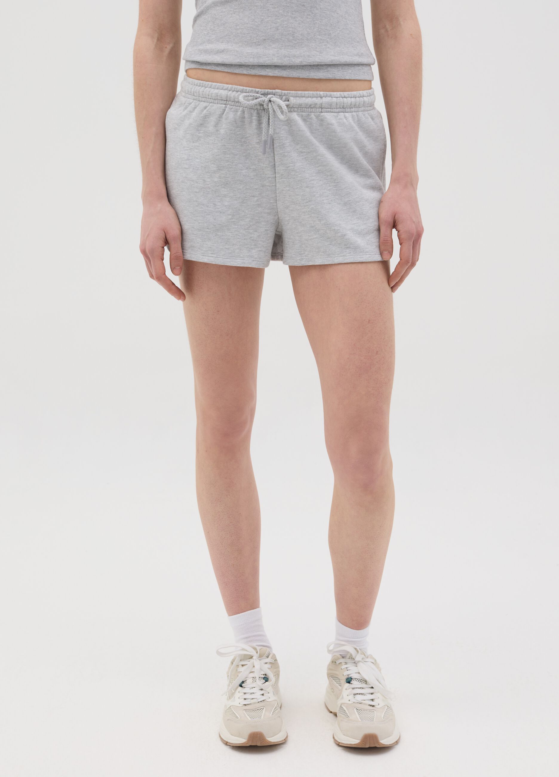 Grey shorts in French terry with drawstring