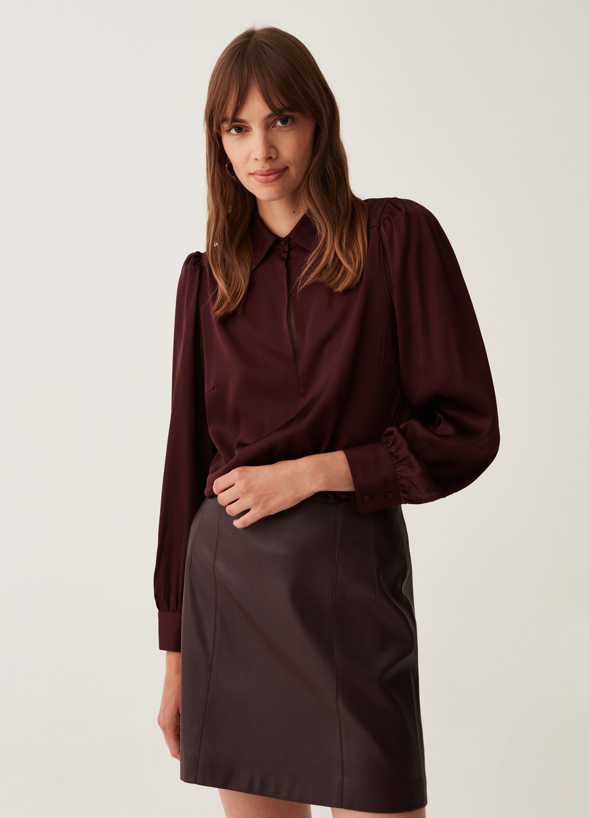 Blusa in satin con maniche a sbuffo_0