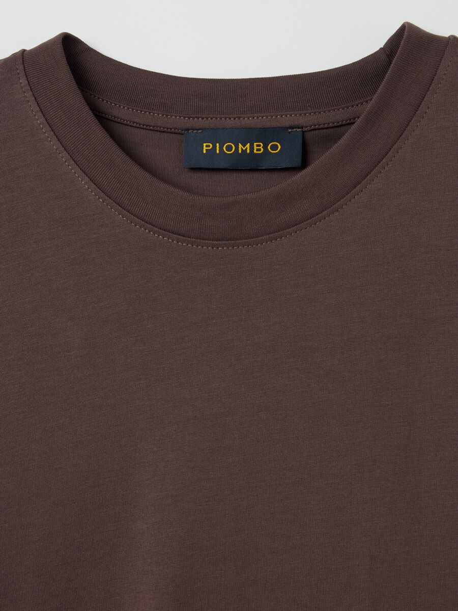Plain cotton T-shirt with round neck._5