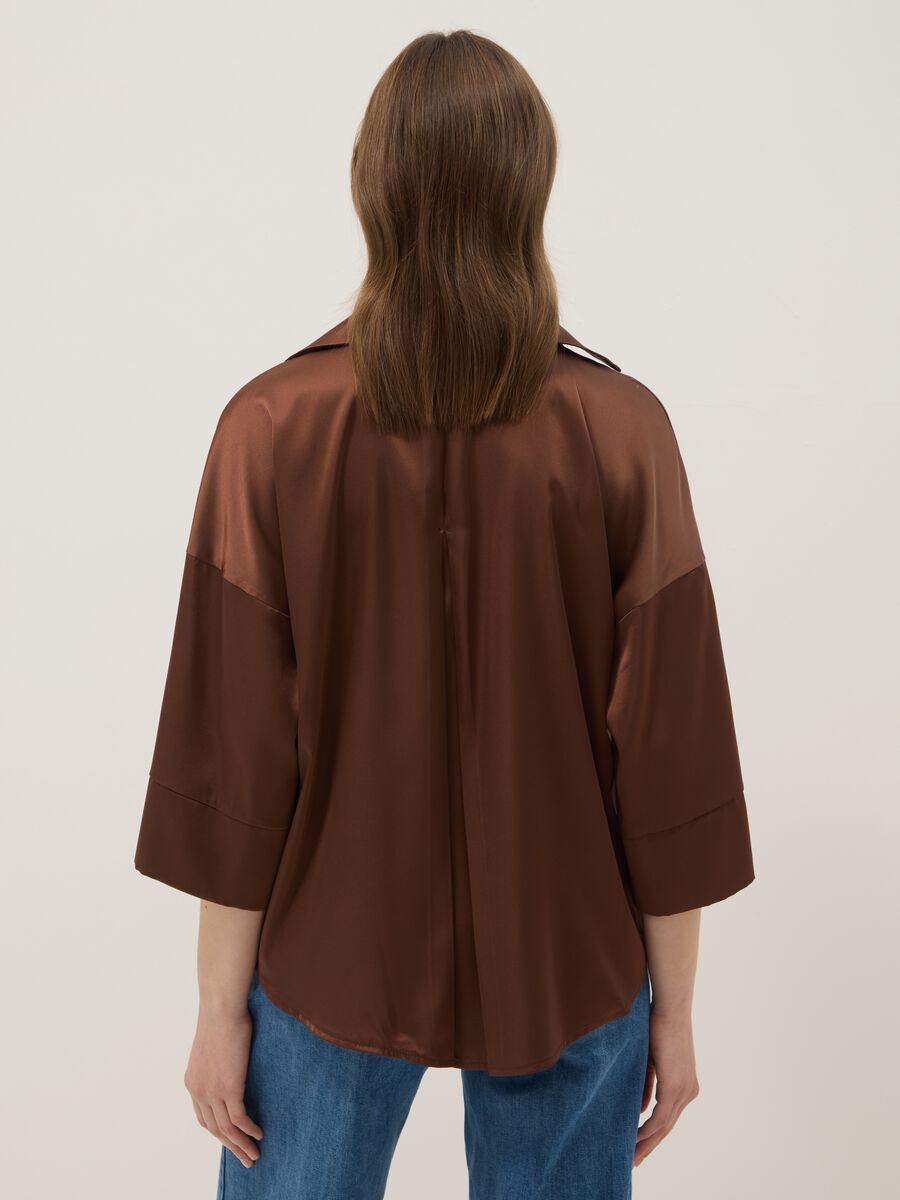 Camicetta satinata marrone regular fit_2