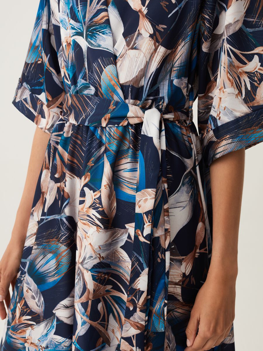 Abito lungo floreale con maniche a kimono_3
