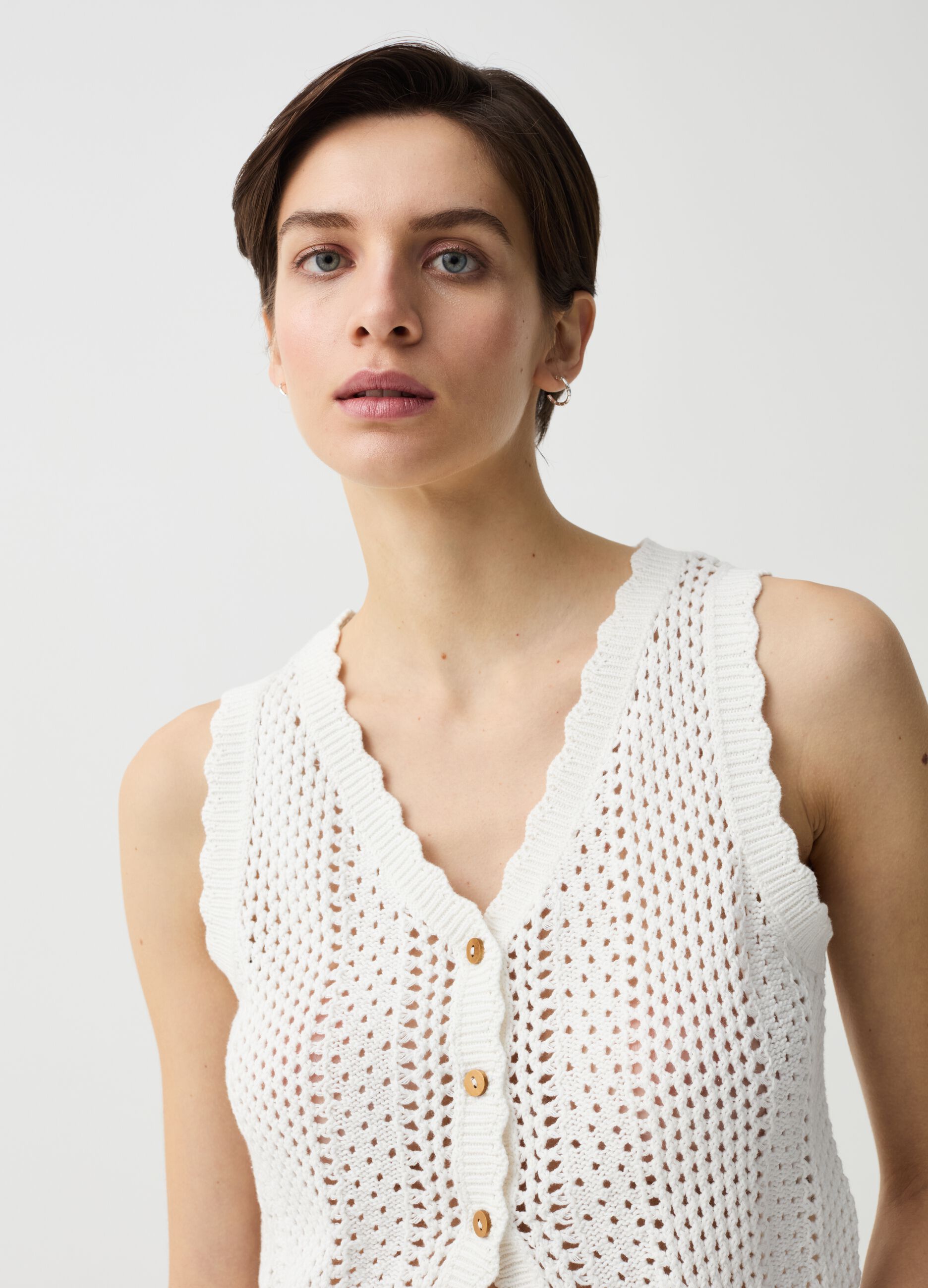 Cropped openwork gilet with wavy edges