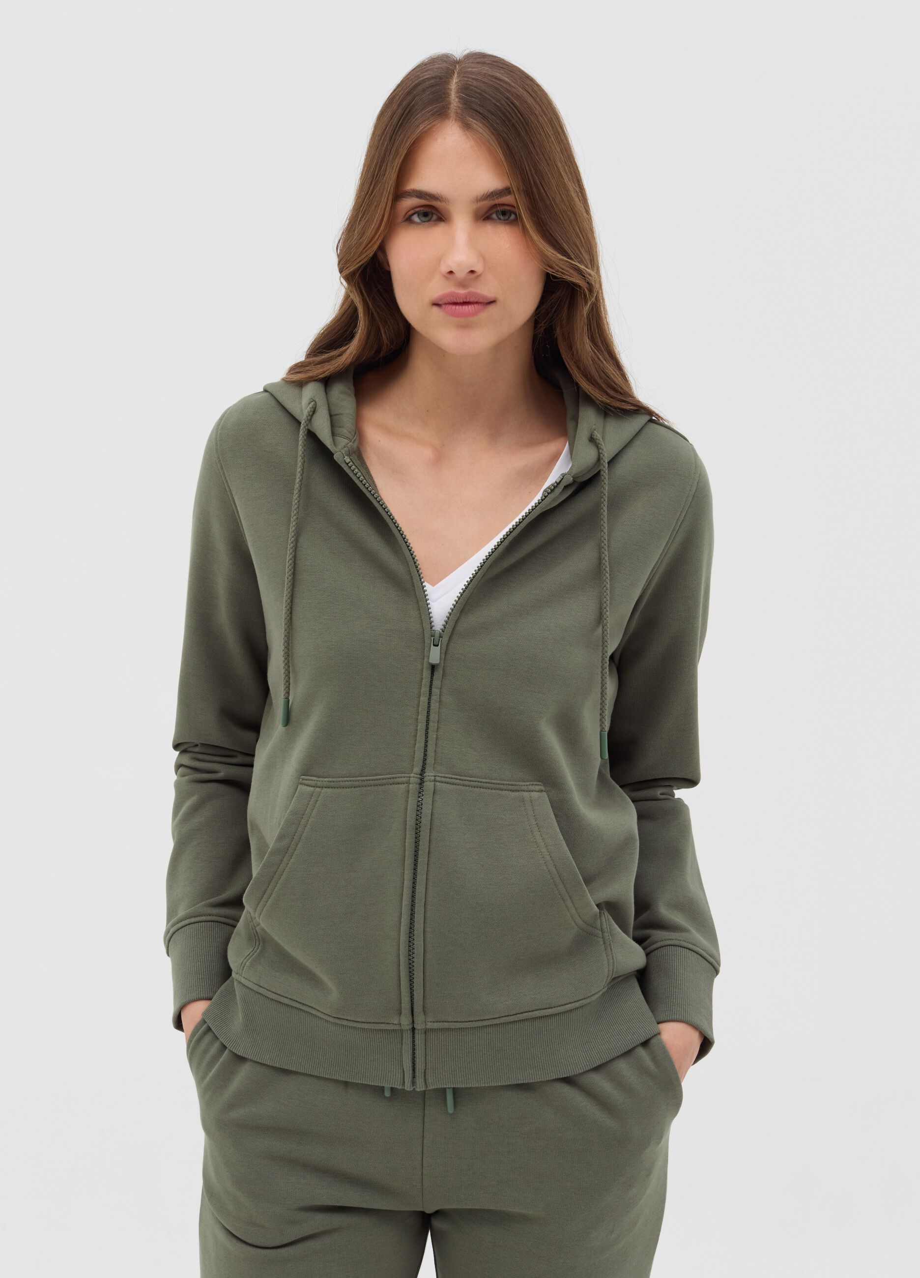 Full-zip Essential con cappuccio