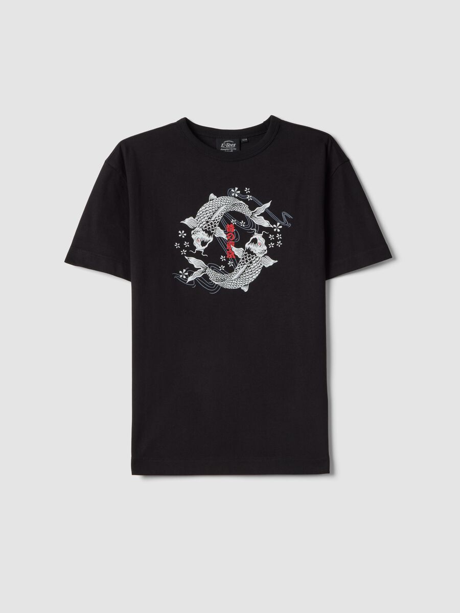 T-shirt in puro cotone nero da bambino oversize fit con carpe koi_0