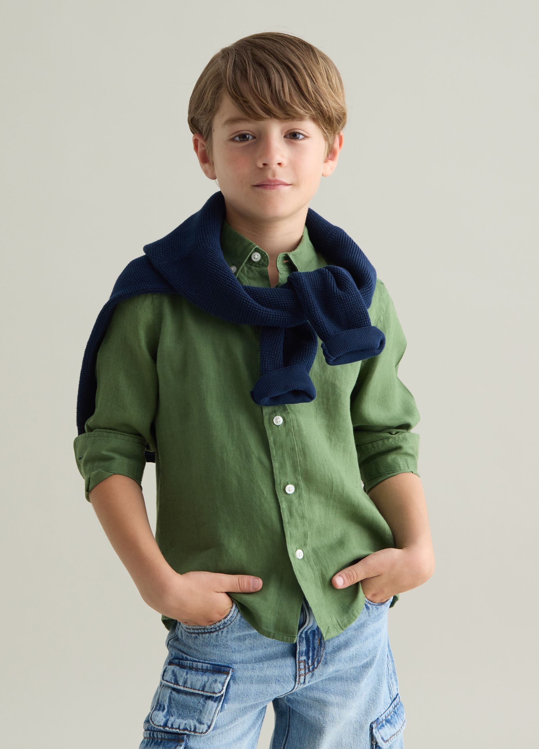 Camicia verde in lino con ricamo logo
