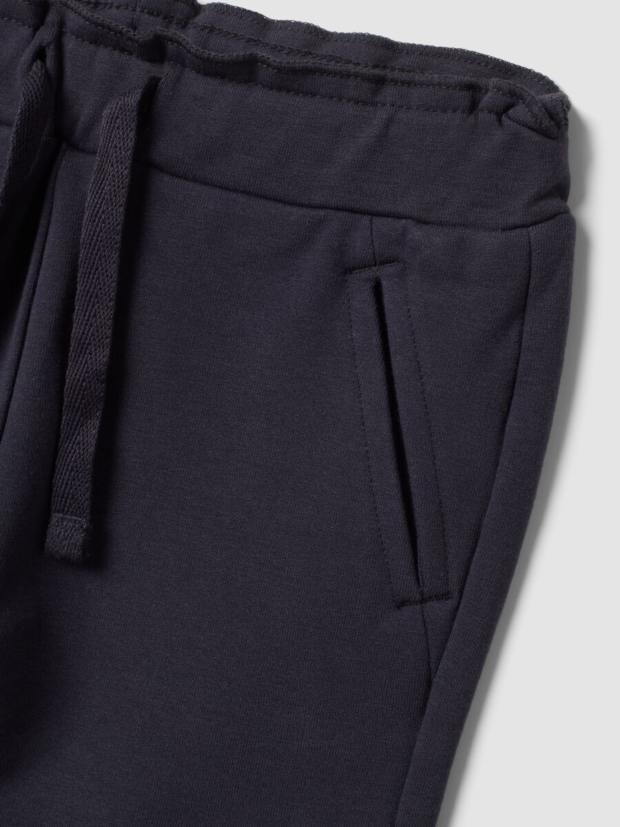 Jogger grigi in cotone elasticizzato con risvolto per bimba_2