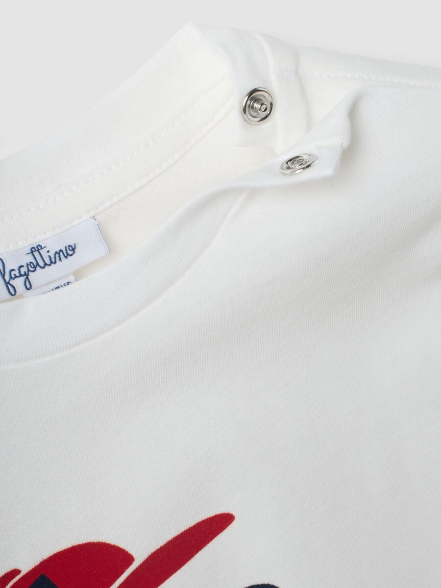 T-shirt bianca in puro cotone organico con cagnolino per bimbo_3