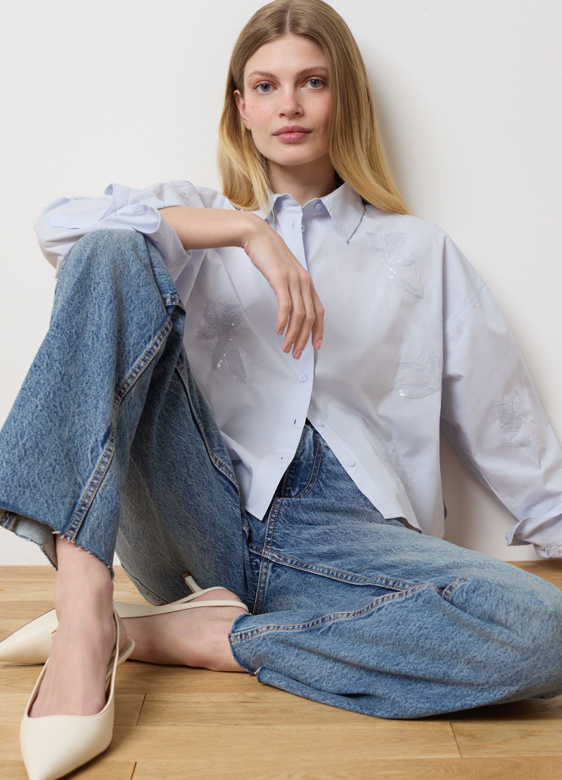 Light blue cropped shirt with floral embroidery