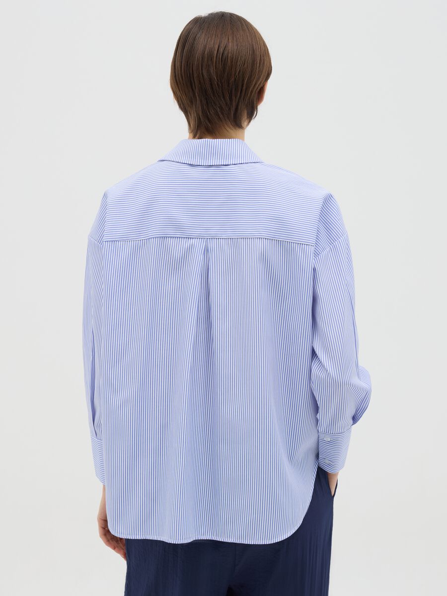 Oversized cardigan with white and blue stripes_3