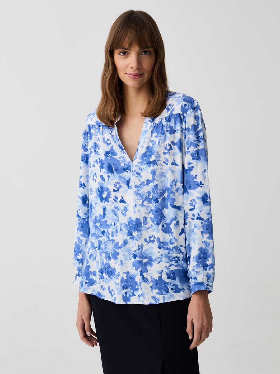 Sustainable viscose blouse with pattern_1